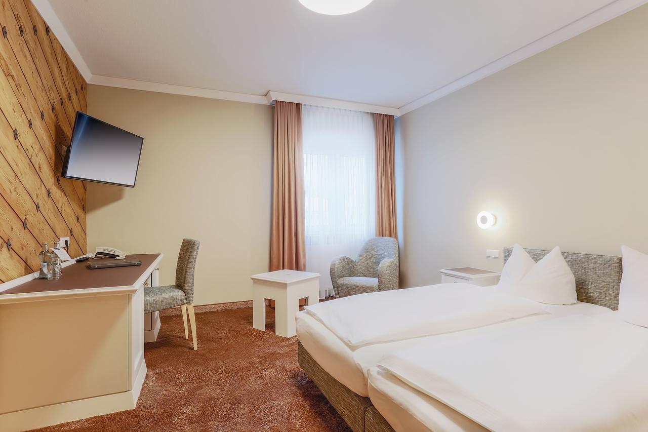 Hotel - Restaurant Erich Roediger Бад-Штаффельштайн Екстер'єр фото